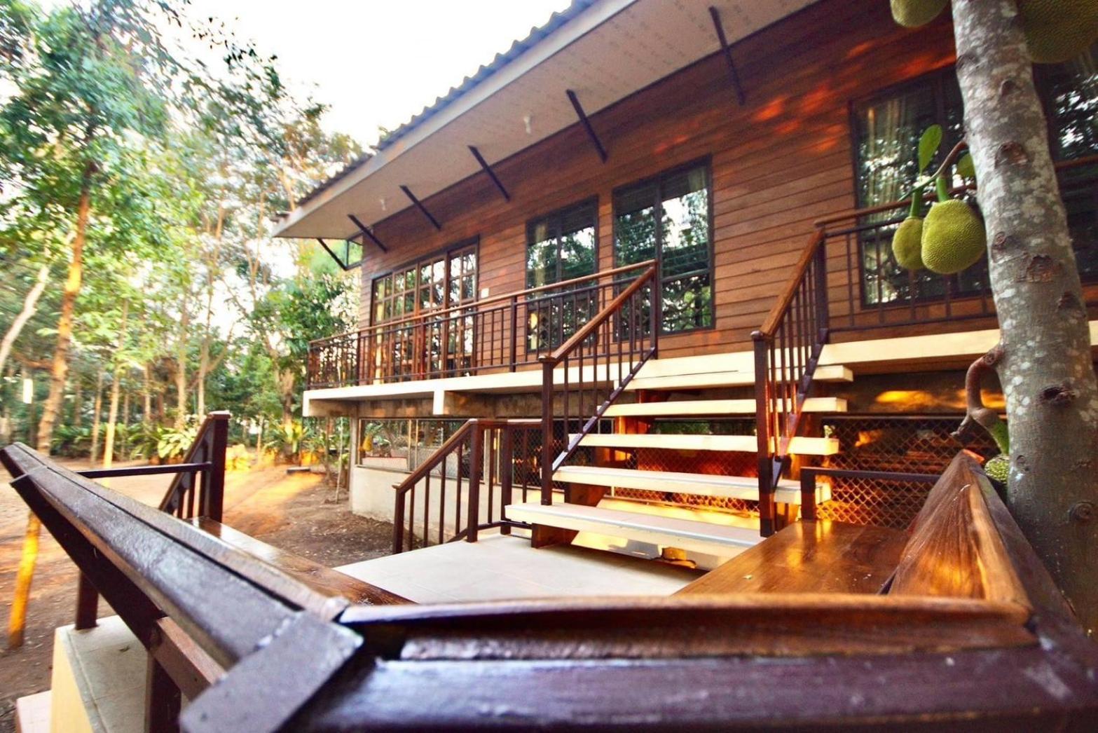 เรือนสารภี Appartement Phrae Buitenkant foto