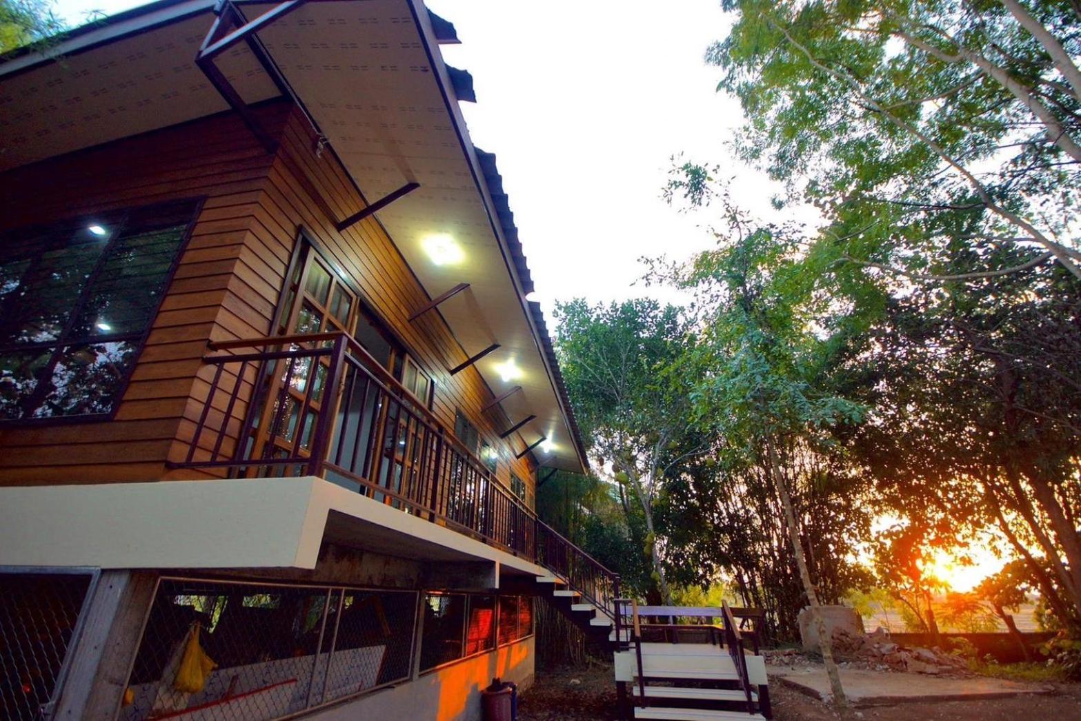 เรือนสารภี Appartement Phrae Buitenkant foto