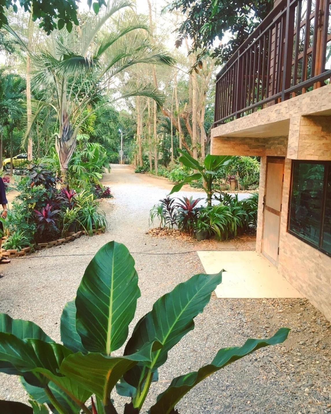 เรือนสารภี Appartement Phrae Buitenkant foto